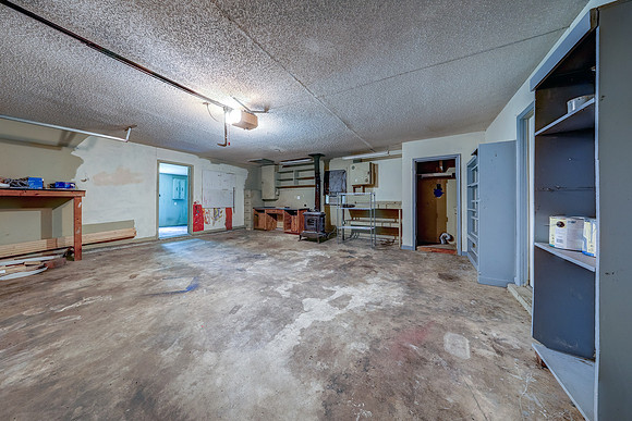 8143 Ditzler Ave 024