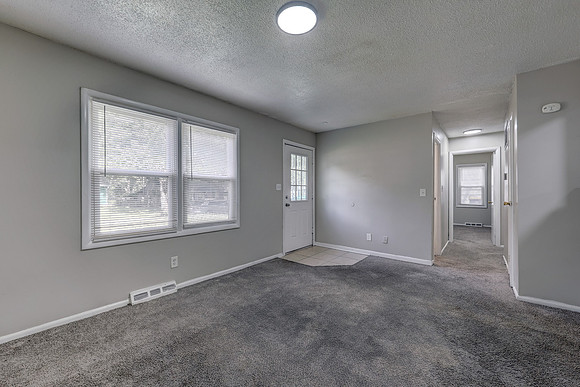 11303 Donnelly Ave 004