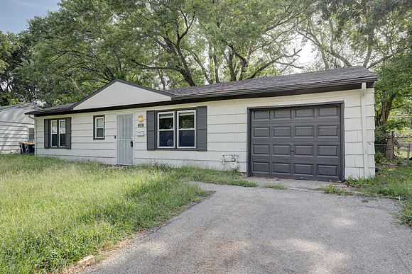 11303 Donnelly Ave 002