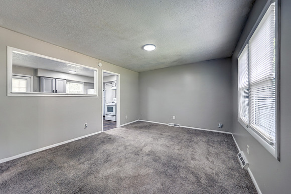 11303 Donnelly Ave 003