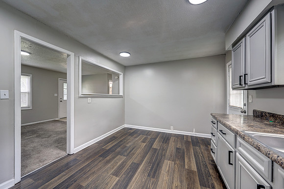 11303 Donnelly Ave 011