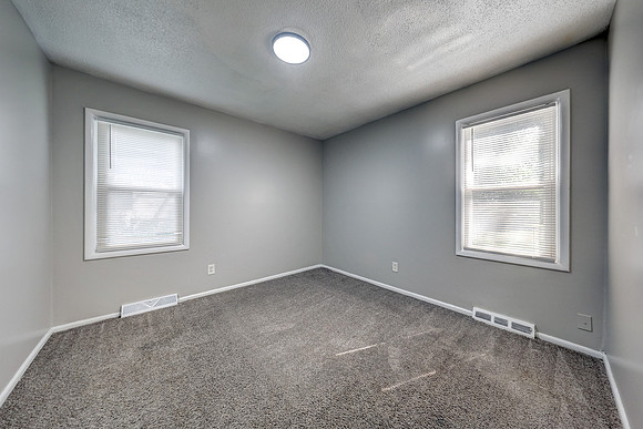 11303 Donnelly Ave 015