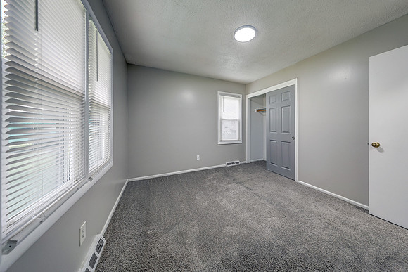 11303 Donnelly Ave 014