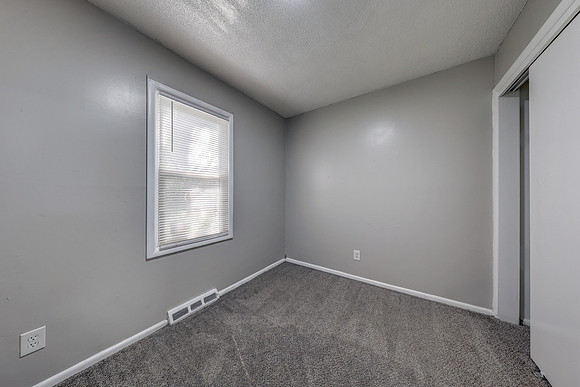 11303 Donnelly Ave 017