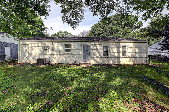 11303 Donnelly Ave 019