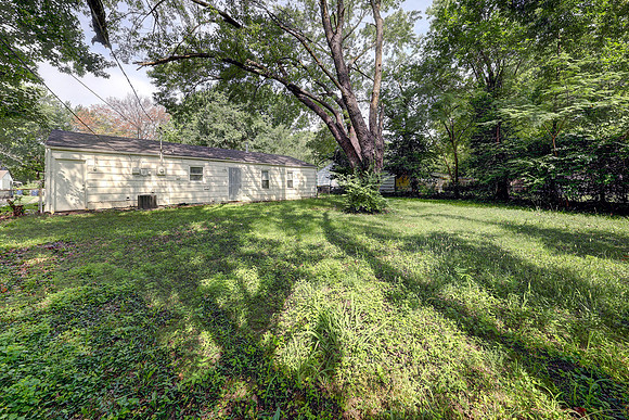 11303 Donnelly Ave 020