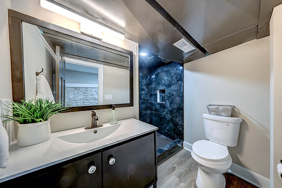 4812 Mercier St 018