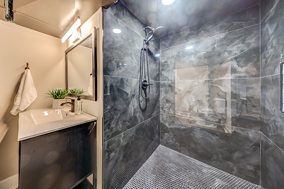 4812 Mercier St 017