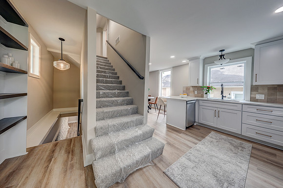 4812 Mercier St 013