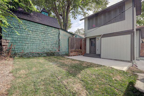 4812 Mercier St 004