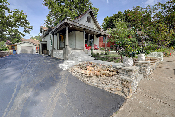 4812 Mercier St 002