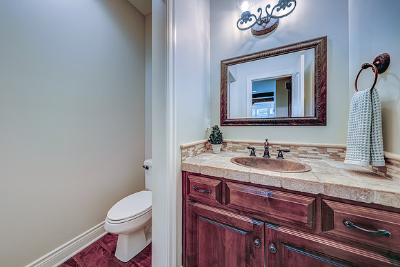 16105 Barton St 008