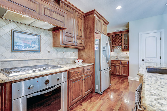 16105 Barton St 017