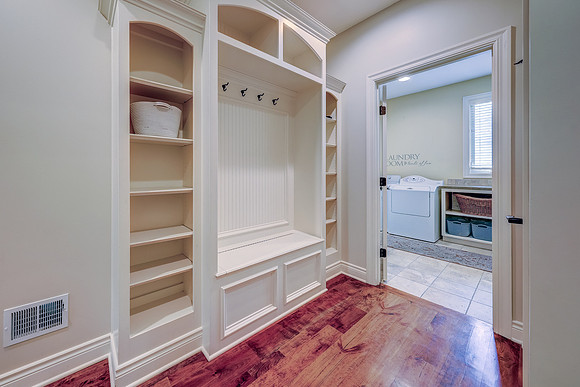 16105 Barton St 019