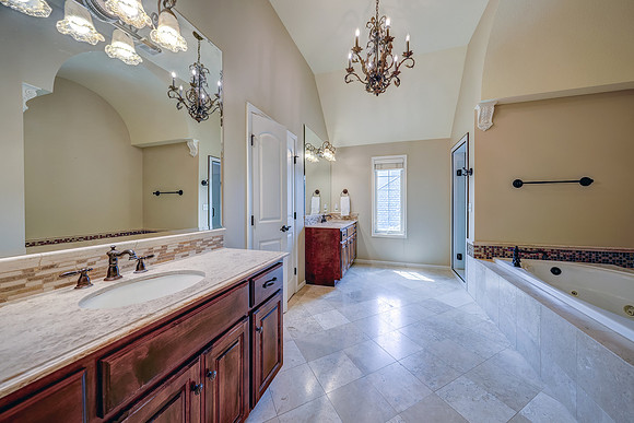 16105 Barton St 033
