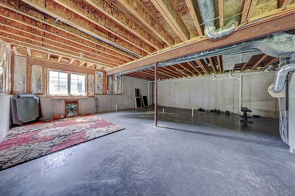 16105 Barton St 038