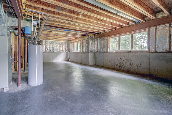 16105 Barton St 039