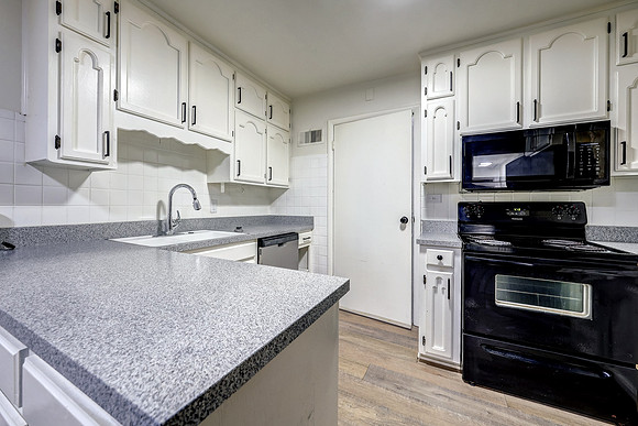 7506 E 111th Terr 005
