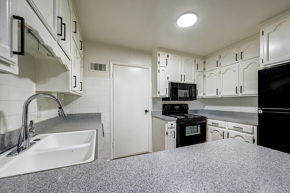 7506 E 111th Terr 007