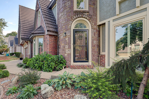 12317 Walmer St 004