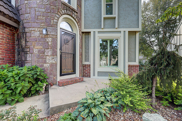 12317 Walmer St 003