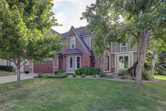 12317 Walmer St 002