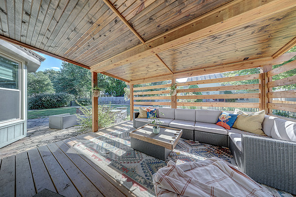 12317 Walmer St 006