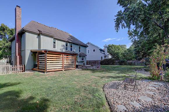 12317 Walmer St 008