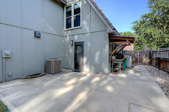 12317 Walmer St 012