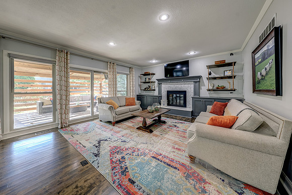 12317 Walmer St 015