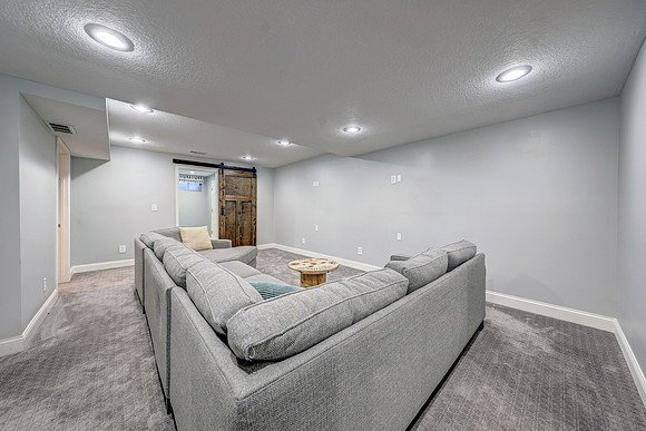 12317 Walmer St 043