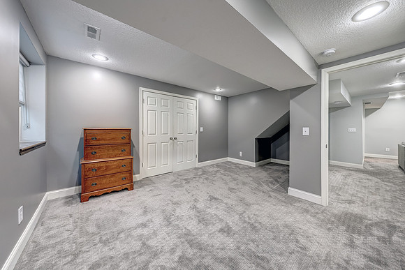 12317 Walmer St 044