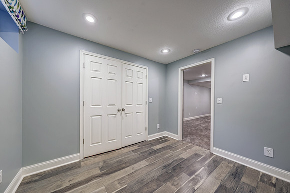 12317 Walmer St 046