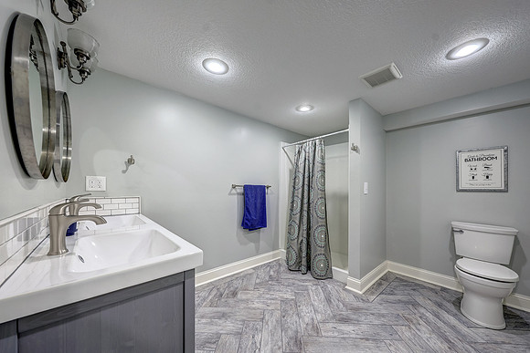 12317 Walmer St 045