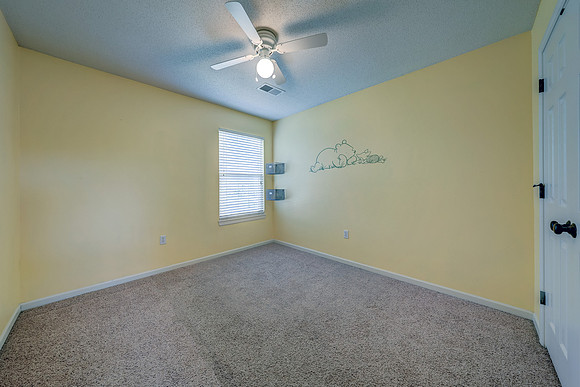 866 N Maple St 025