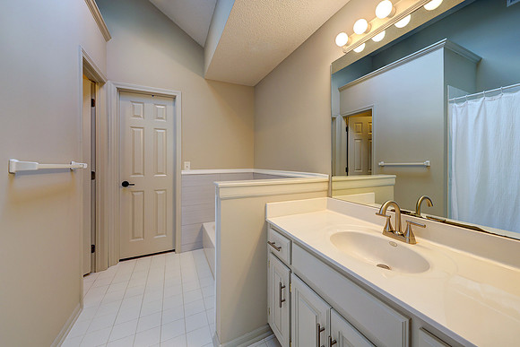 21475 W 121st 006