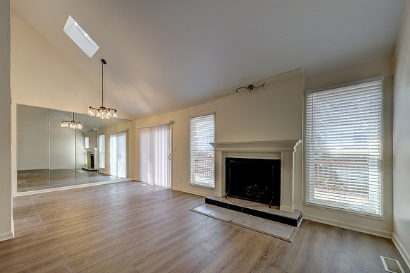 8036 Monrovia St 009