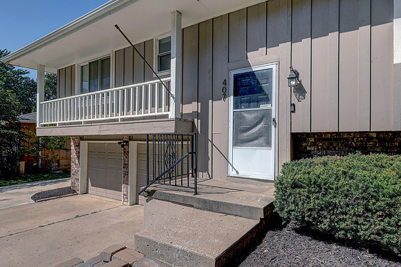 407 SE Moreland School Rd 003