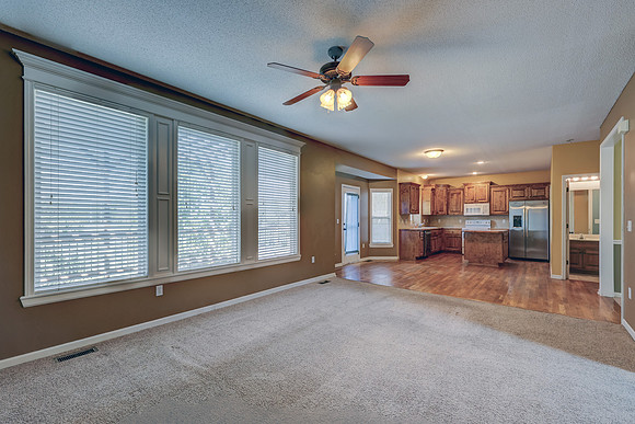866 N Maple St 012