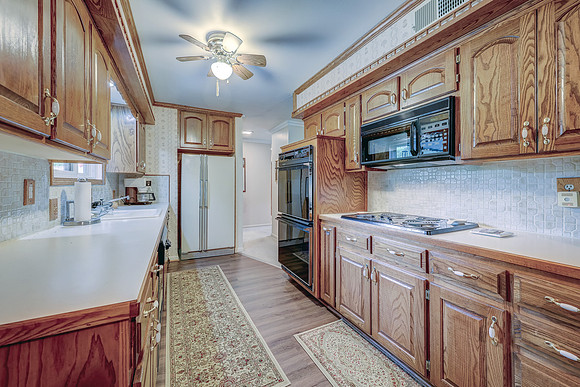 5916 W 78th St 010