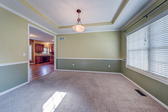 866 N Maple St 002