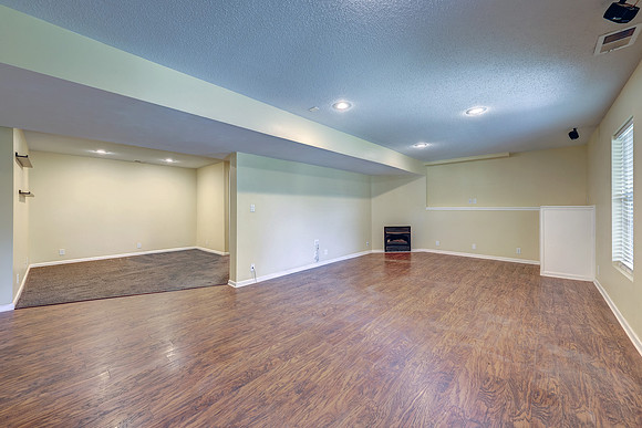 866 N Maple St 029