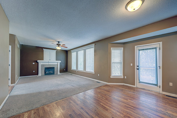 866 N Maple St 011