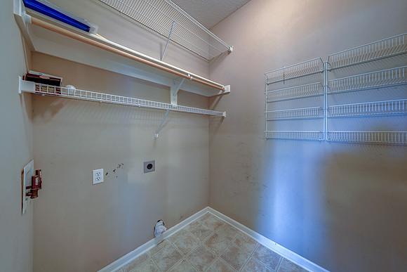 866 N Maple St 008