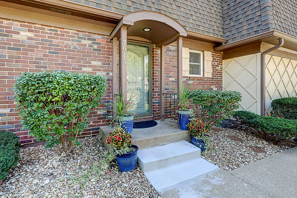 7615 Johnson Dr 001