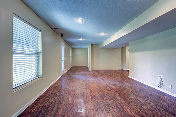 866 N Maple St 030