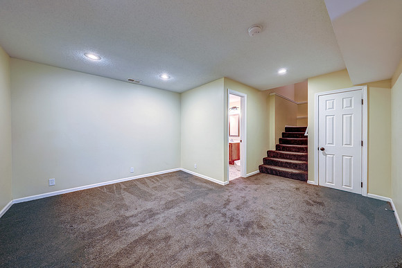 866 N Maple St 026