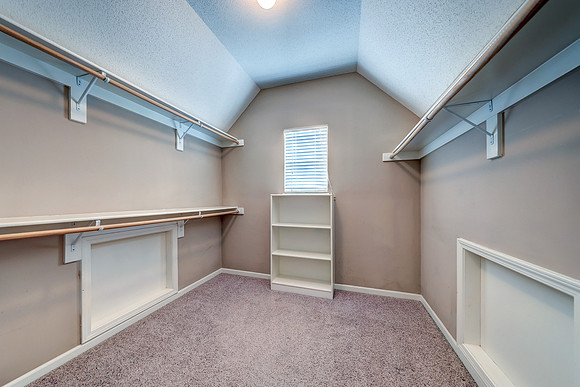 866 N Maple St 024