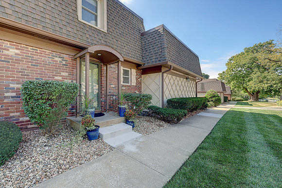 7615 Johnson Dr 002