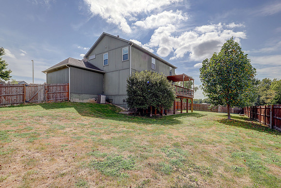 866 N Maple St 034
